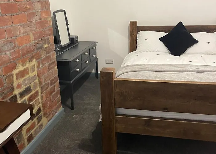 Апартаменти The Mount, 4 Bed In